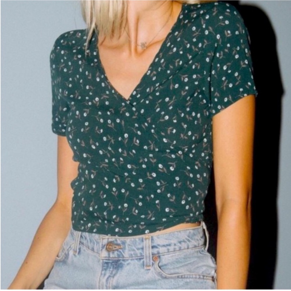 Brandy Melville Green Floral Wrap Crop - Picture 2 of 8
